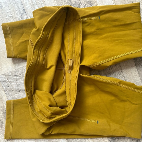 Lululemon Power thru (8) 25” - Picture 3 of 3